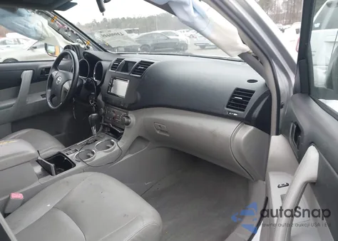 2010 Toyota Highlander Base V6 z USA, uszkodzony, nr VIN JTEZK3EH2A2104914